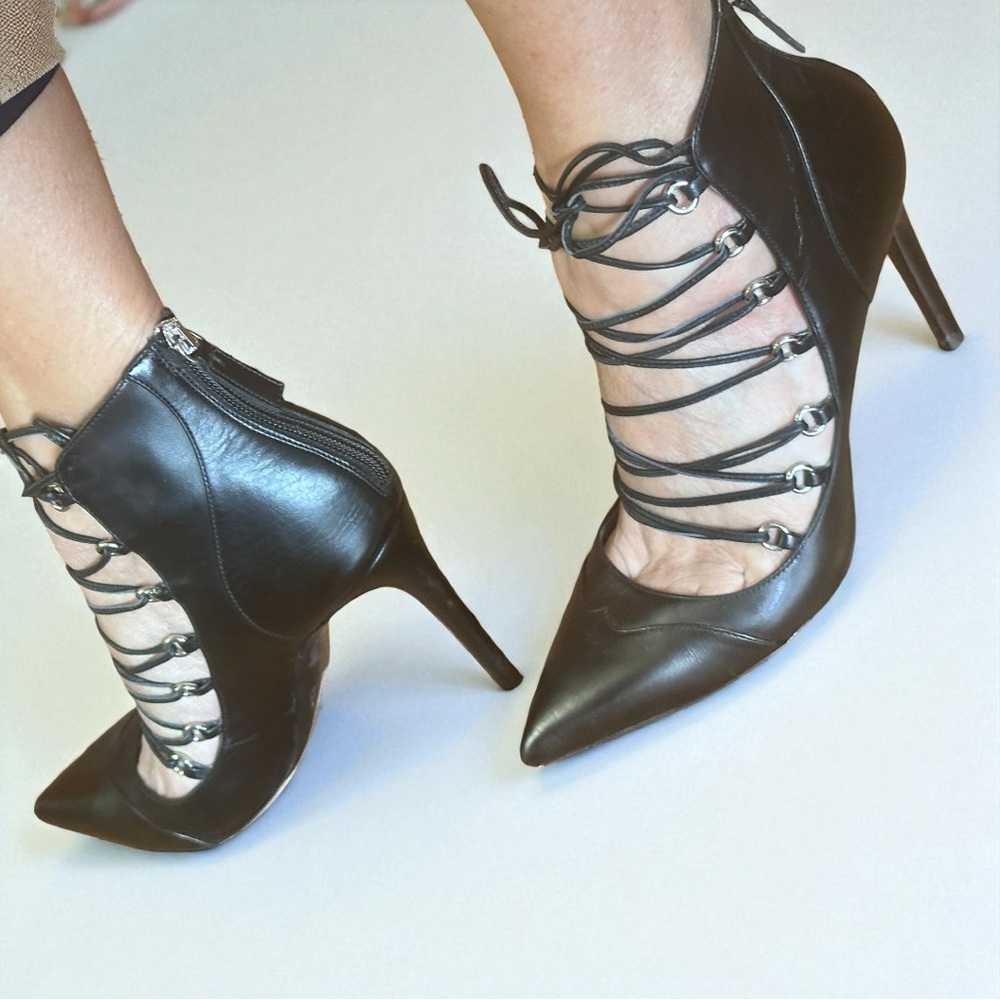 TABITHA SIMMONS BLACK YANA LACE-UP LEATHER PUMPS (Sz 37/7) (EUC)